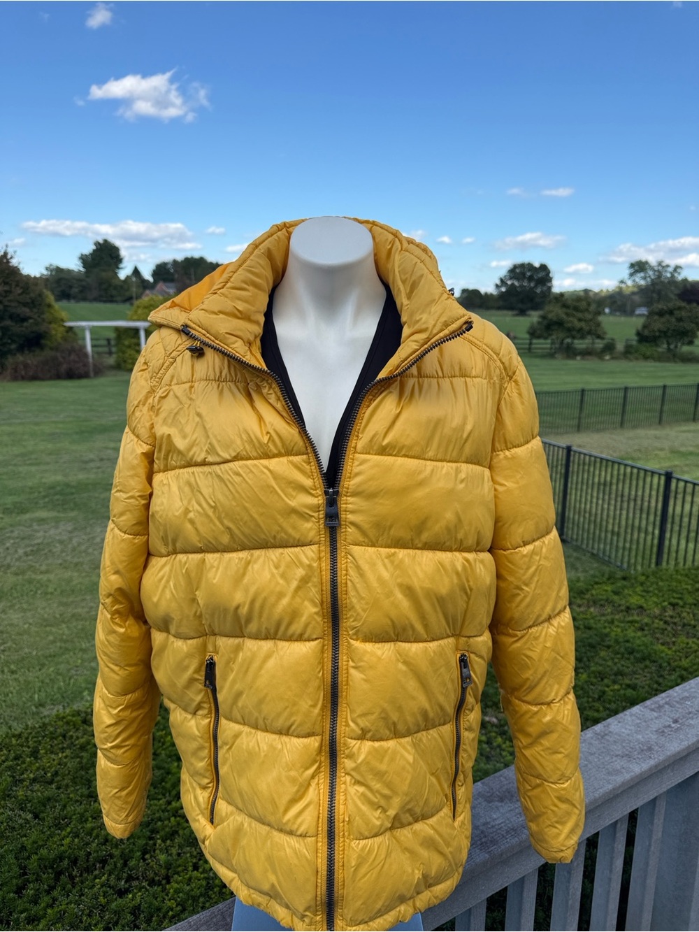 GUESS- Men's Yellow Quilted Puffer Jacket - Lightweight Insulated Coat
